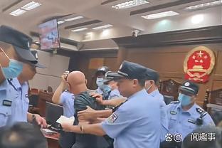 亏大了！杰伦三分出手明显被打手 裁判没吹反而给抱怨的杰伦技犯